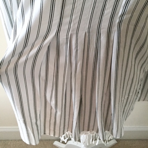 Pea in the Pod•Bell Sleeve Maternity Top🎉HP🎉 - Picture 10 of 12